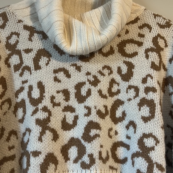 Nine West turtle neck sweater - Picture 2 of 2